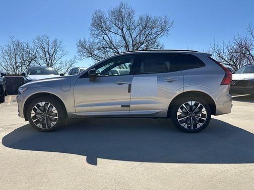 Bright 2026 Volvo XC60 Plug-In Hybrid T8 Plus