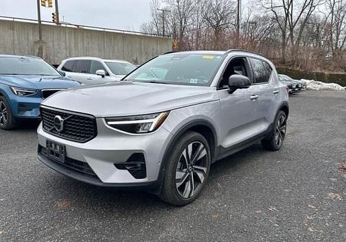 Silver Dawn 2024 Volvo XC40 Plus