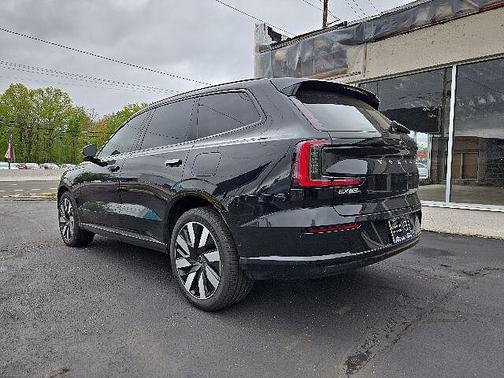 Onyx Black 2025 Volvo EX90 Plus