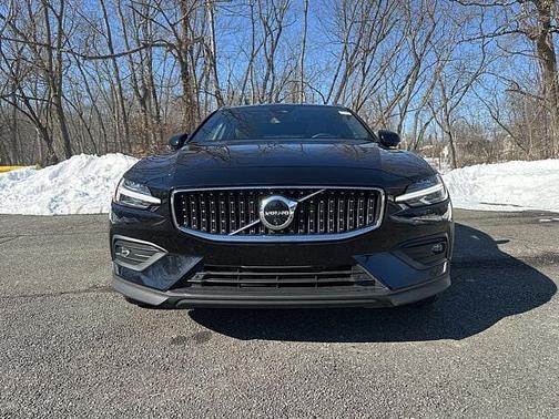 2025 Volvo V60 Cross Country Plus