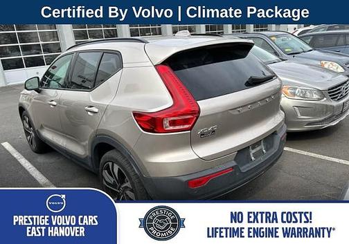 Bright Dusk 2023 Volvo XC40 Plus