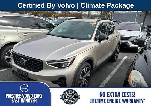 Bright Dusk 2023 Volvo XC40 Plus