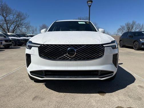 Crystal White Pearl 2026 Volvo XC90 B6 Plus 7-Seater