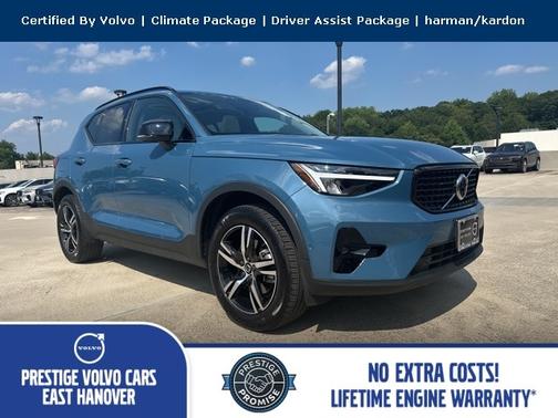 2023 Volvo XC40 B5 AWD Plus Dark