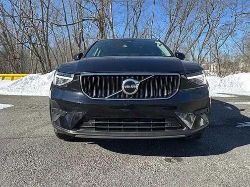 2025 Volvo XC40 Core