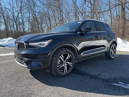 2025 Volvo XC40 Core