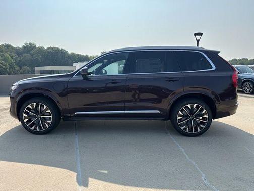 Mulberry Red 2026 Volvo XC90 Plug-In Hybrid T8 Ultra 7-Seater