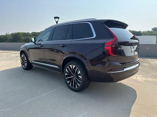 Mulberry Red 2026 Volvo XC90 Plug-In Hybrid T8 Ultra 7-Seater