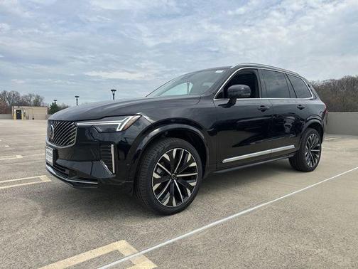 Onyx Black Metallic 2026 Volvo XC90 B6 Ultra 7-Seater