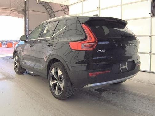 2025 Volvo XC40 Plus
