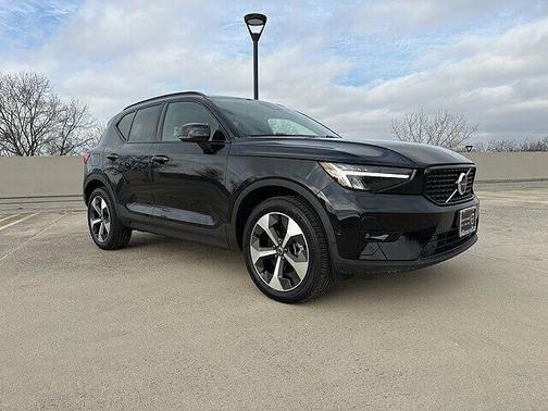 2025 Volvo XC40 Plus
