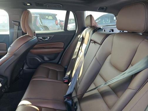 Denim Blue Metallic 2025 Volvo V60 Cross Country B5 Plus