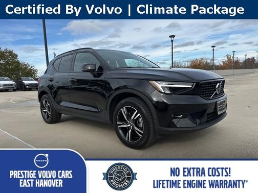 2023 Volvo XC40 B5 AWD Plus Dark
