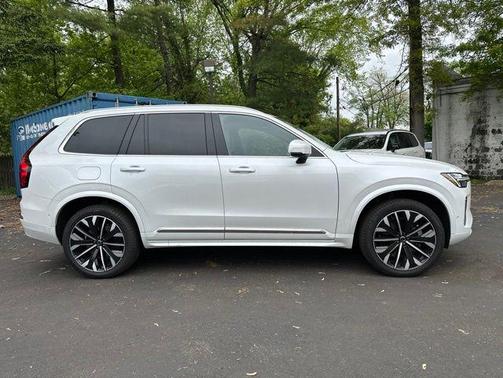 Crystal White Pearl 2026 Volvo XC90 B6 Plus 7-Seater