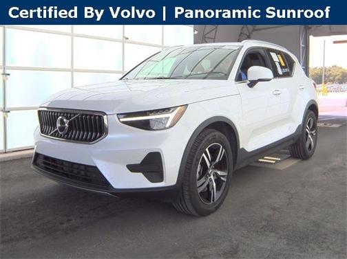 2025 Volvo XC40 B5 Core Bright Theme