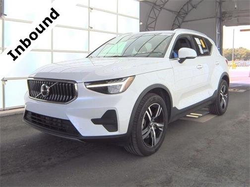 2025 Volvo XC40 B5 Core Bright Theme