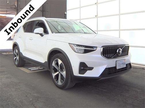2025 Volvo XC40 B5 Plus Bright Theme