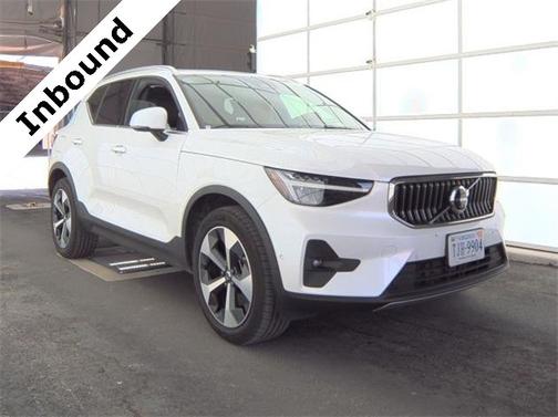 2025 Volvo XC40 B5 Plus Bright Theme