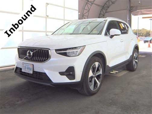 2025 Volvo XC40 B5 Plus Bright Theme