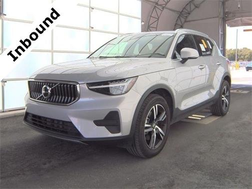 2025 Volvo XC40 B5 Core Bright Theme