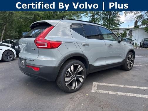 2025 Volvo XC40 B5 Plus Dark Theme