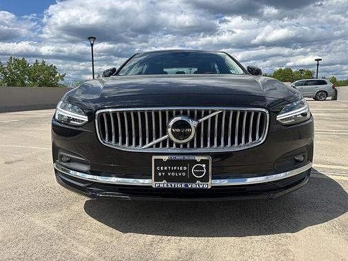Onyx Black 2025 Volvo S90 B6 Plus