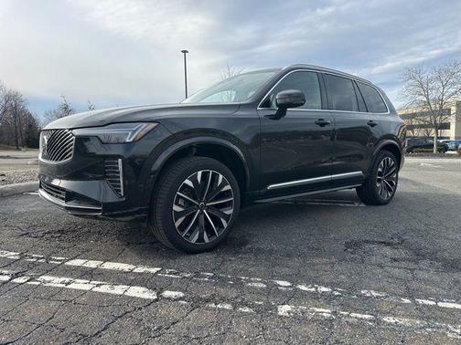 Onyx Black Metallic 2026 Volvo XC90 B6 Ultra 7-Seater