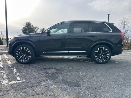 Onyx Black Metallic 2026 Volvo XC90 B6 Ultra 7-Seater