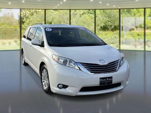 2017 Toyota Sienna XLE
