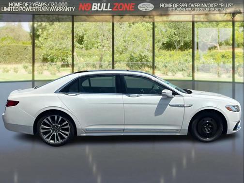 White Platinum Tri-Coat 2017 Lincoln Continental Select