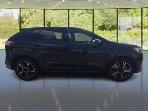 2022 Ford Edge ST