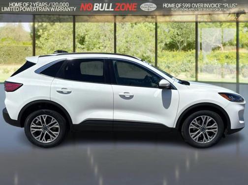 STAR WHITE METALLIC TRI-COAT 2022 Ford Escape SEL
