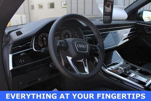 Daytona Gray Pearl Effect 2026 Audi Q8 55 Premium Plus