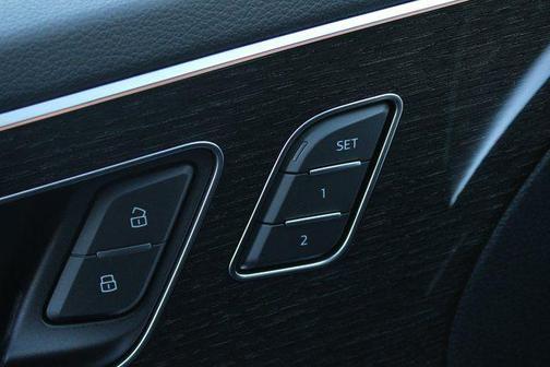 Glacier White Metallic 2026 Audi Q7 55 Premium Plus