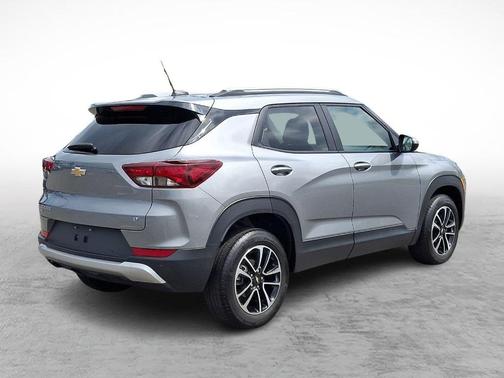 Sterling Gray Metallic 2024 Chevrolet Trailblazer LT