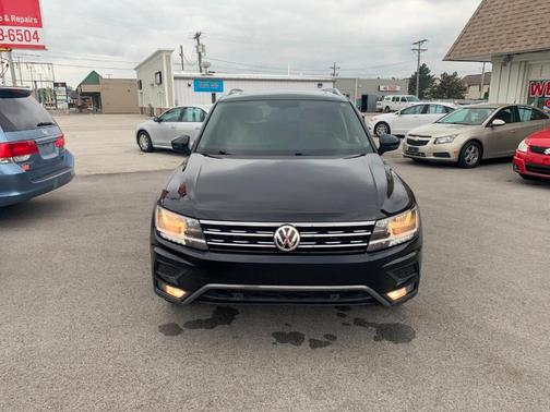 Deep Black Pearl Effect 2019 Volkswagen Tiguan 2.0T SEL