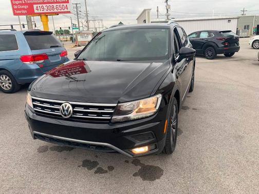 Deep Black Pearl Effect 2019 Volkswagen Tiguan 2.0T SEL