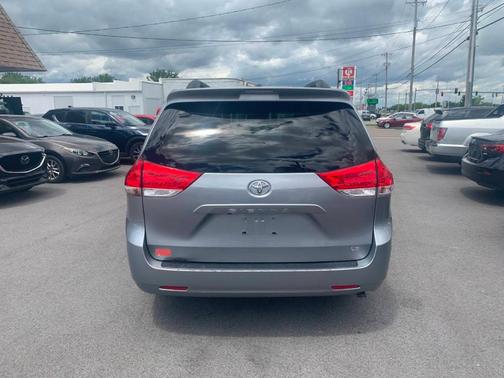 2013 Toyota Sienna LE