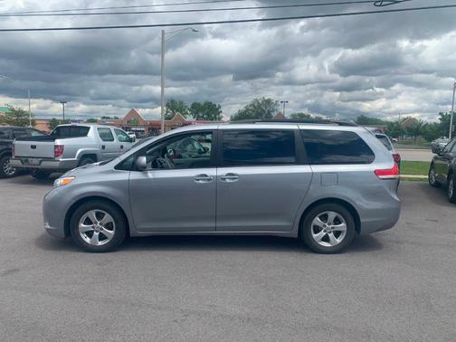 2013 Toyota Sienna LE