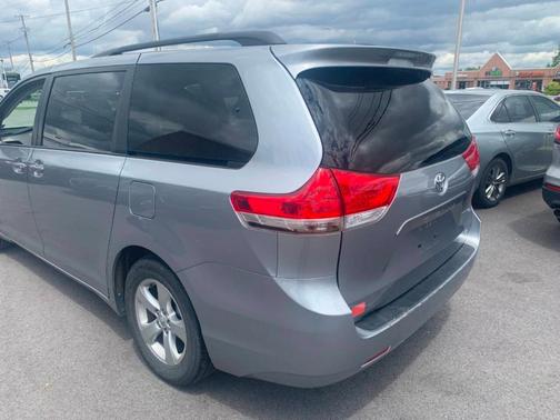 2013 Toyota Sienna LE