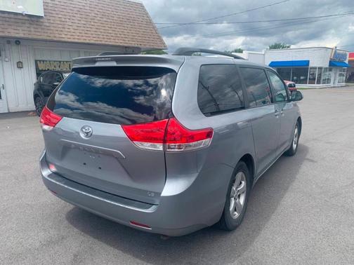 2013 Toyota Sienna LE