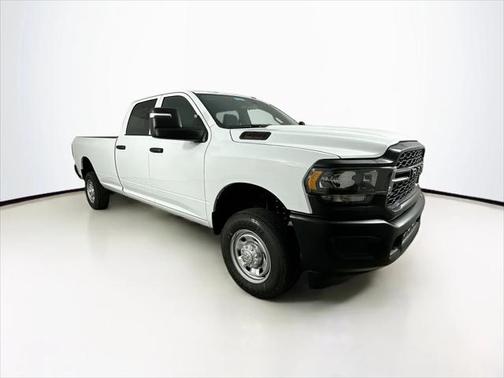 2024 RAM 2500 Tradesman Crew Cab 4x4 8 Box