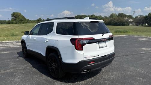 2023 GMC Acadia FWD SLT