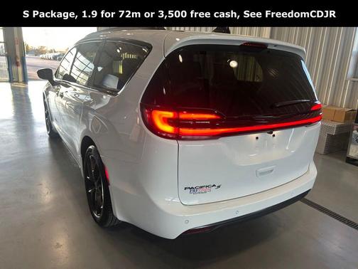 2026 Chrysler Pacifica L