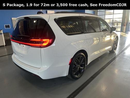 2026 Chrysler Pacifica L