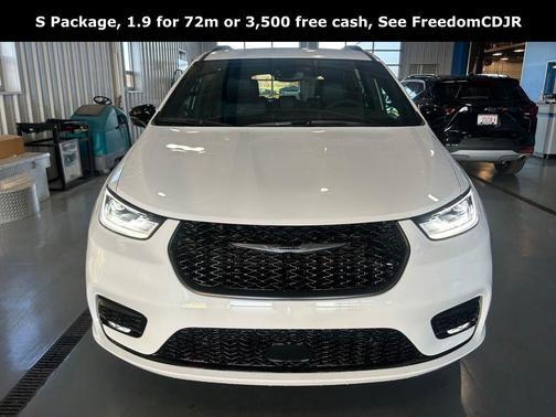 2026 Chrysler Pacifica L