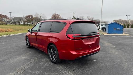 Red Hot Pearlcoat 2026 Chrysler Pacifica L