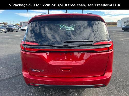 2026 Chrysler Pacifica L