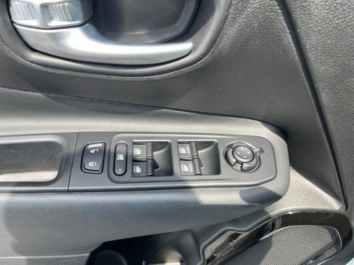 Alpine White Clearcoat 2019 Jeep Renegade Latitude