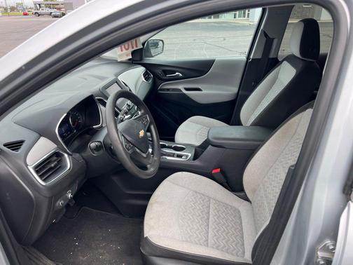 Silver Ice Metallic 2022 Chevrolet Equinox 1LT